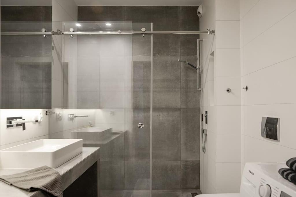 Platinum Jaglana Apartment - Wyspa Spichrzow Danzica Esterno foto